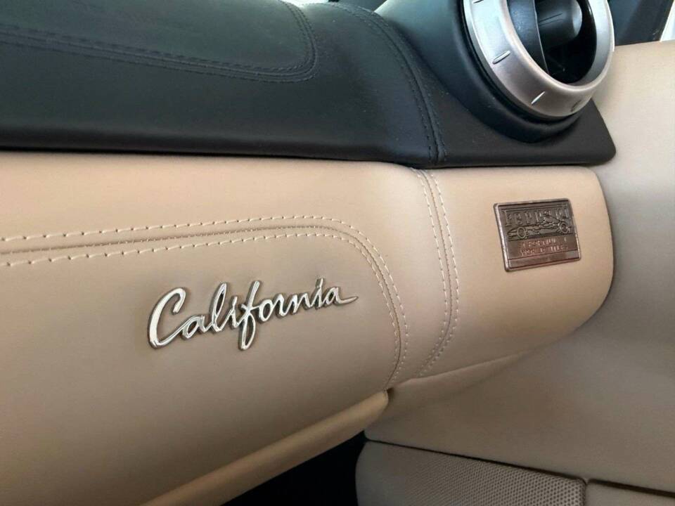 Immagine 18/42 di Ferrari California (2011)