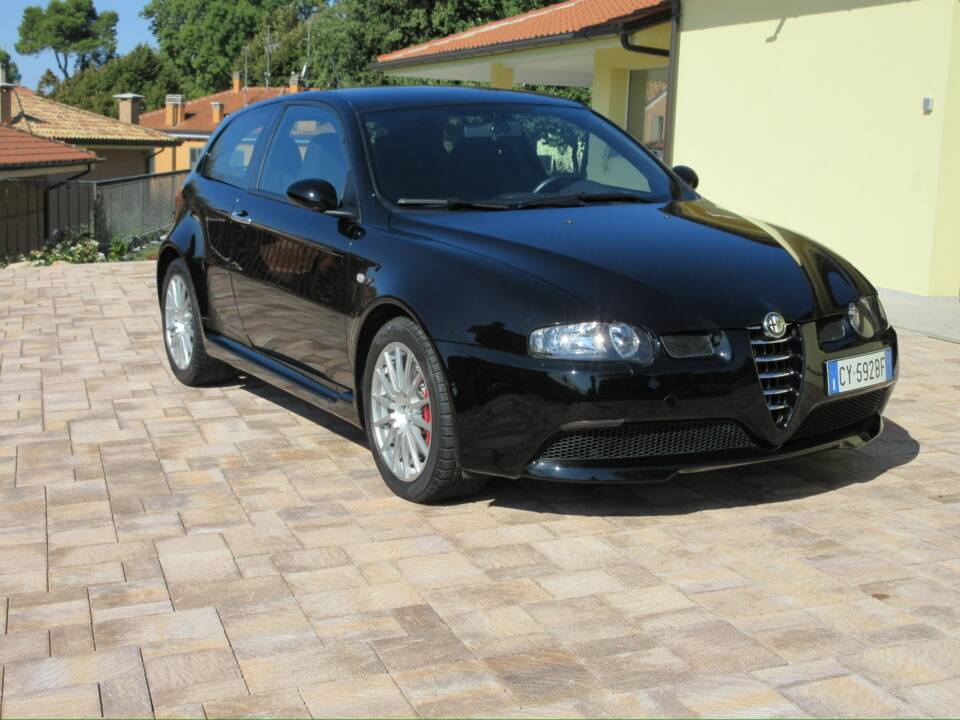 Bild 2/28 von Alfa Romeo 147 3.2 GTA (2004)
