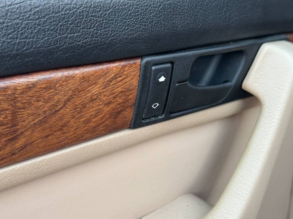 Immagine 31/99 di BMW 735i (1988)