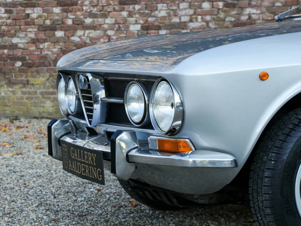 Image 19/50 of Alfa Romeo 1750 GT Veloce (1970)