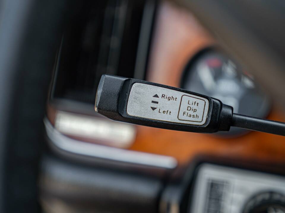 Bild 42/50 von Jaguar XJ 6 4.2 (1981)