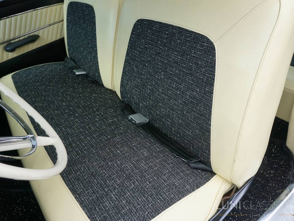 Image 51/77 of Ford Fairlane 500 Club Victoria (1958)