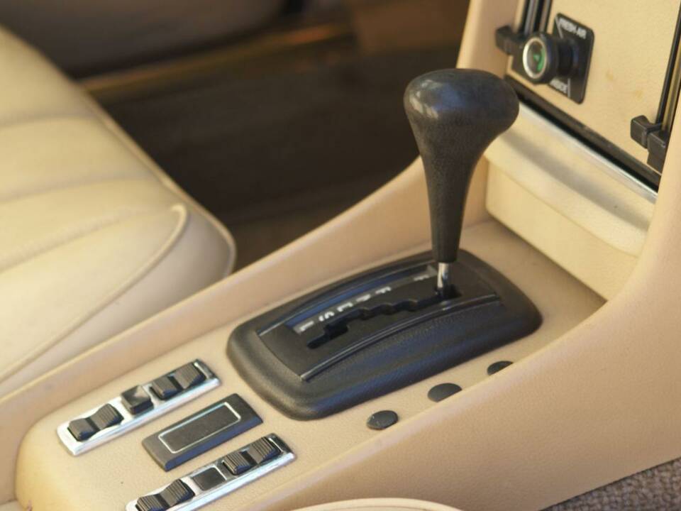 Bild 33/50 von Mercedes-Benz 280 SLC (1976)