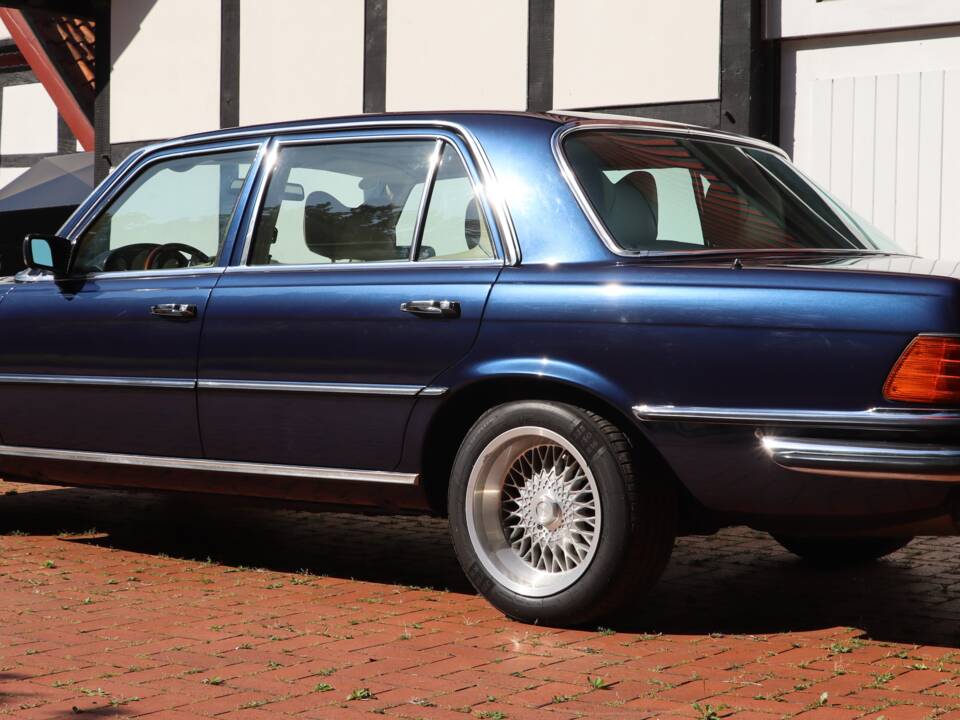 Image 4/57 de Mercedes-Benz 450 SEL 6,9 (1977)