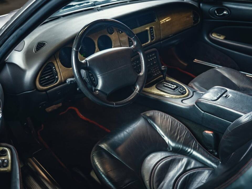 Image 6/15 of Jaguar XKR "Silverstone" (2000)