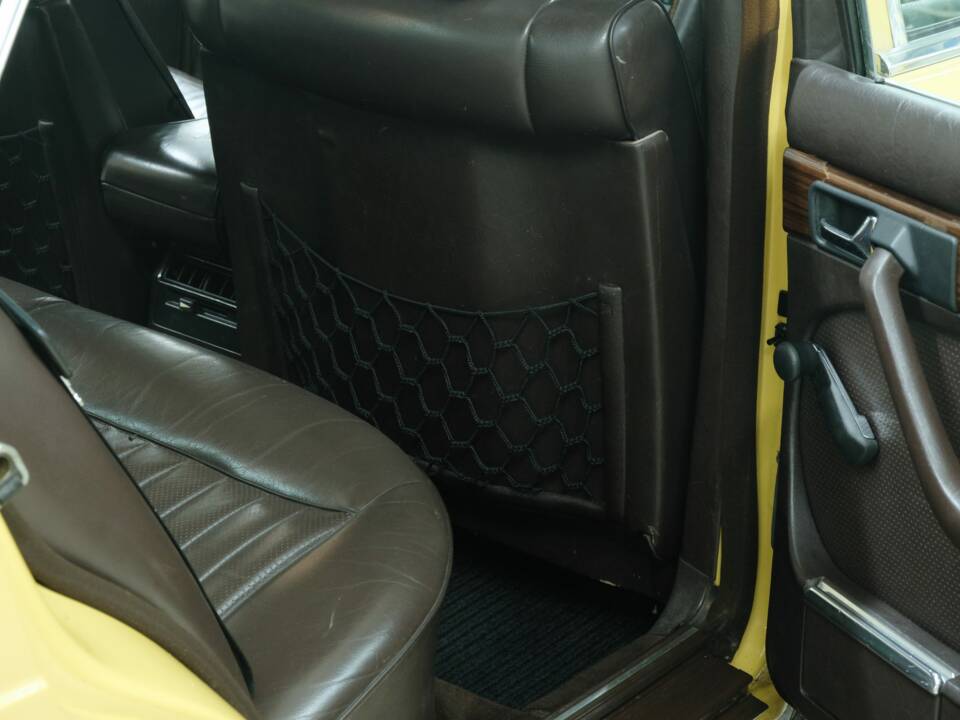 Bild 25/50 von Mercedes-Benz 380 SE (1983)