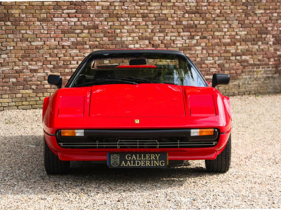 Image 9/50 de Ferrari 308 GTSi (1981)