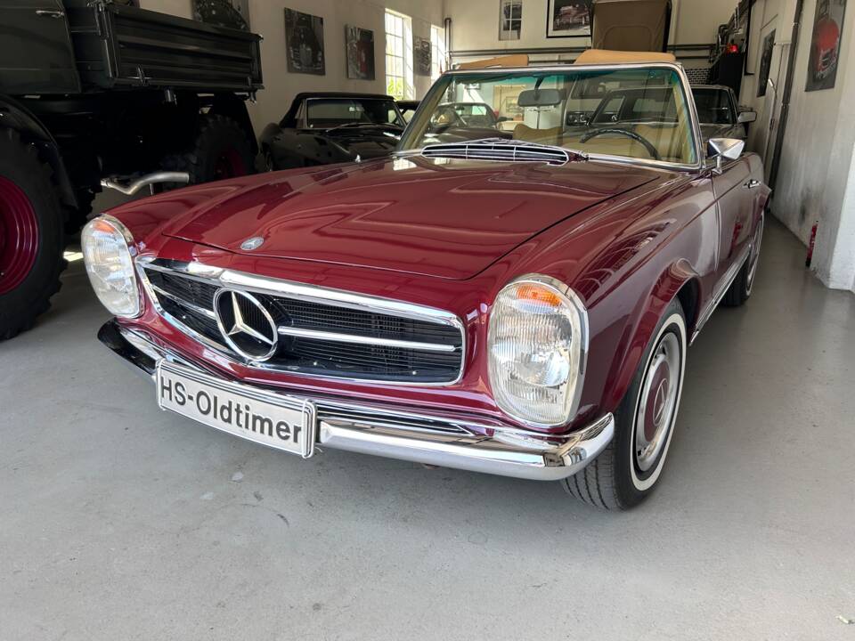 Image 4/40 de Mercedes-Benz 280 SL (1968)