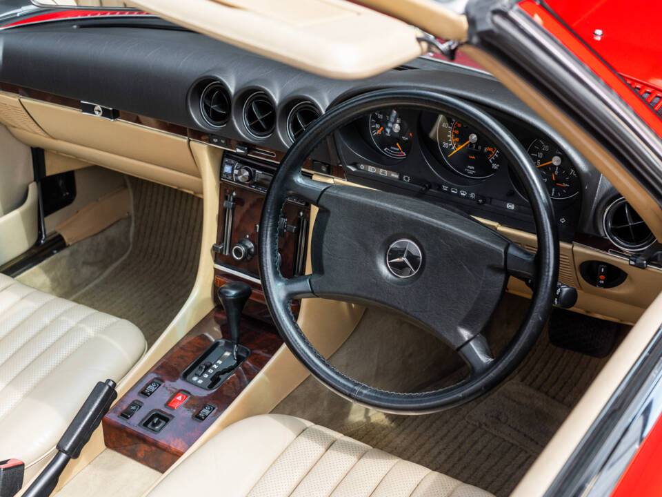 Image 23/59 of Mercedes-Benz 300 SL (1989)
