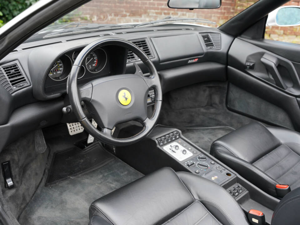 Bild 38/50 von Ferrari F 355 Spider (1999)