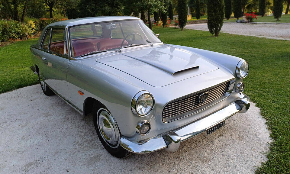 Image 2/6 of Lancia Flaminia Coupe Pininfarina (1960)