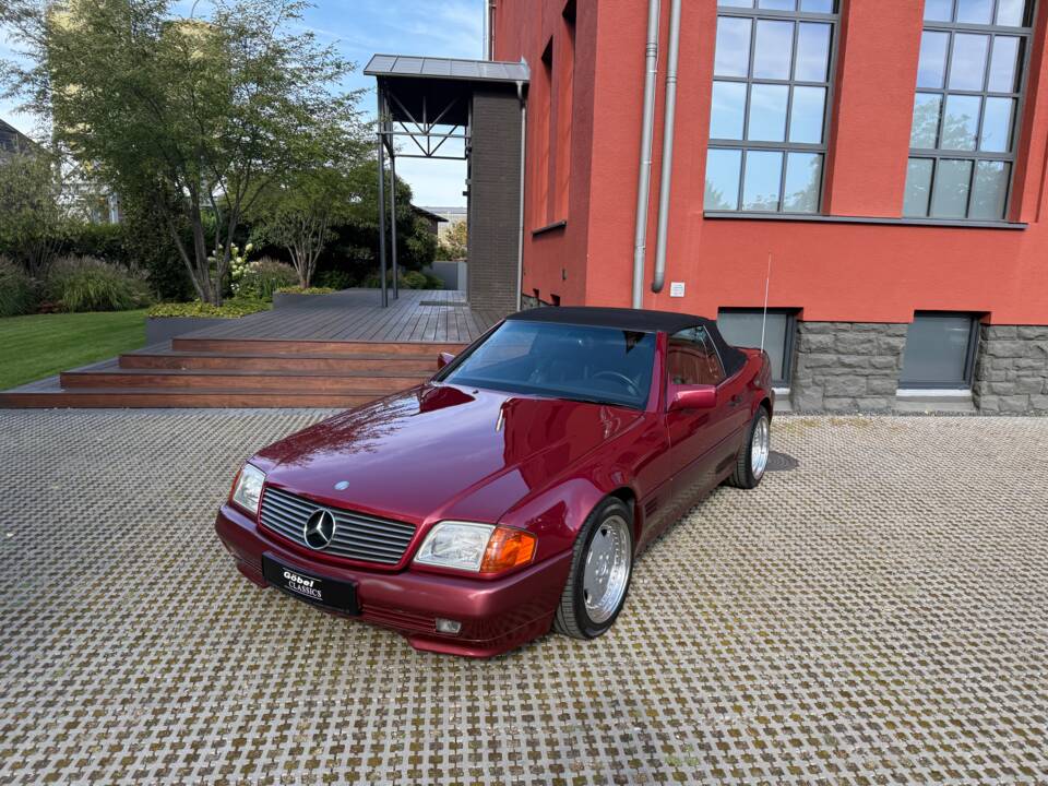 Image 4/34 de Mercedes-Benz 500 SL (1993)