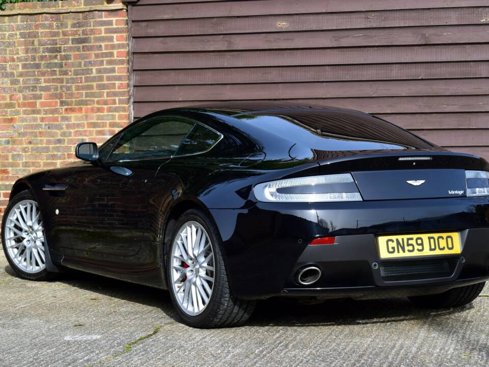 Afbeelding 3/50 van Aston Martin V8 Vantage (2009)