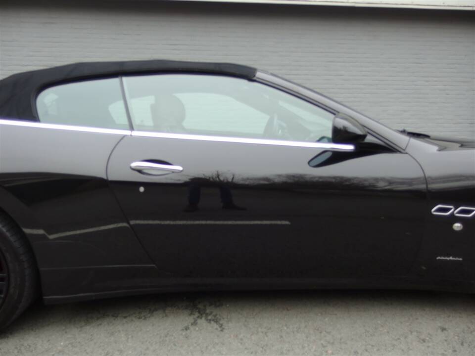 Immagine 10/93 di Maserati GranCabrio 4.7 (2010)