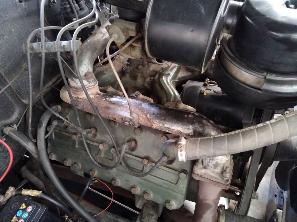 Image 44/50 of Cadillac 61 Sedan (1941)