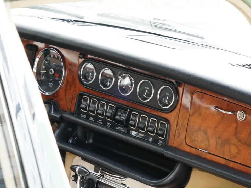 Image 25/30 of Jaguar XJ 6 4.2 (1970)