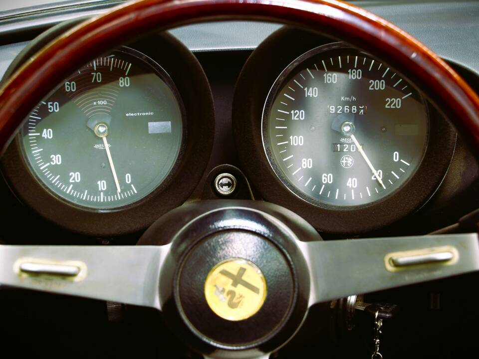 Image 15/25 of Alfa Romeo 2000 Spider Veloce (1982)