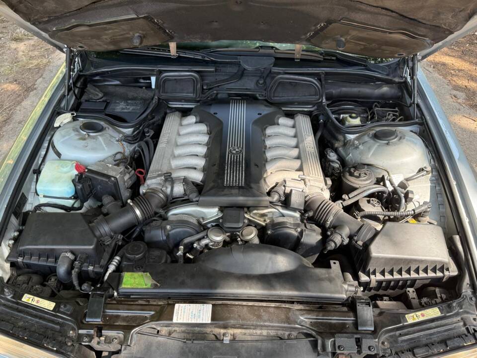 Immagine 14/14 di BMW 750i (1997)