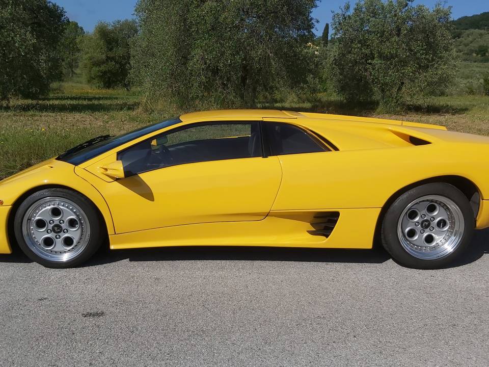 Imagen 2/10 de Lamborghini Diablo VT (1993)