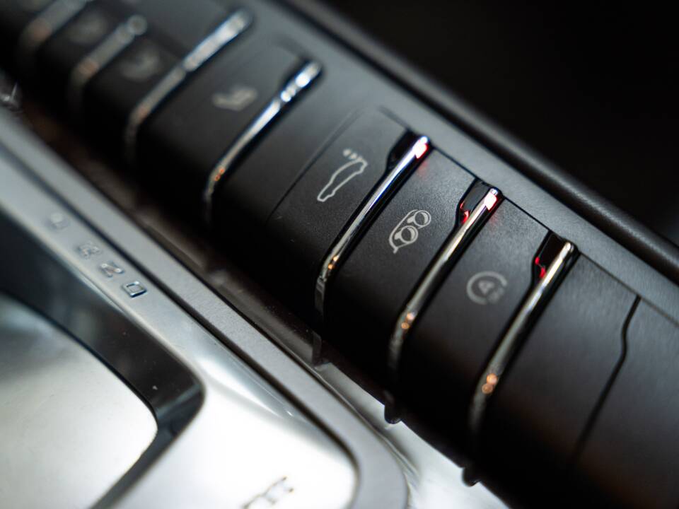 Image 19/31 of Porsche Panamera Turbo (2010)