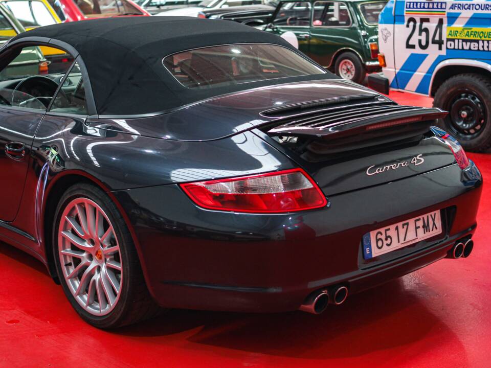 Image 24/48 of Porsche 911 Carrera 4S (2007)