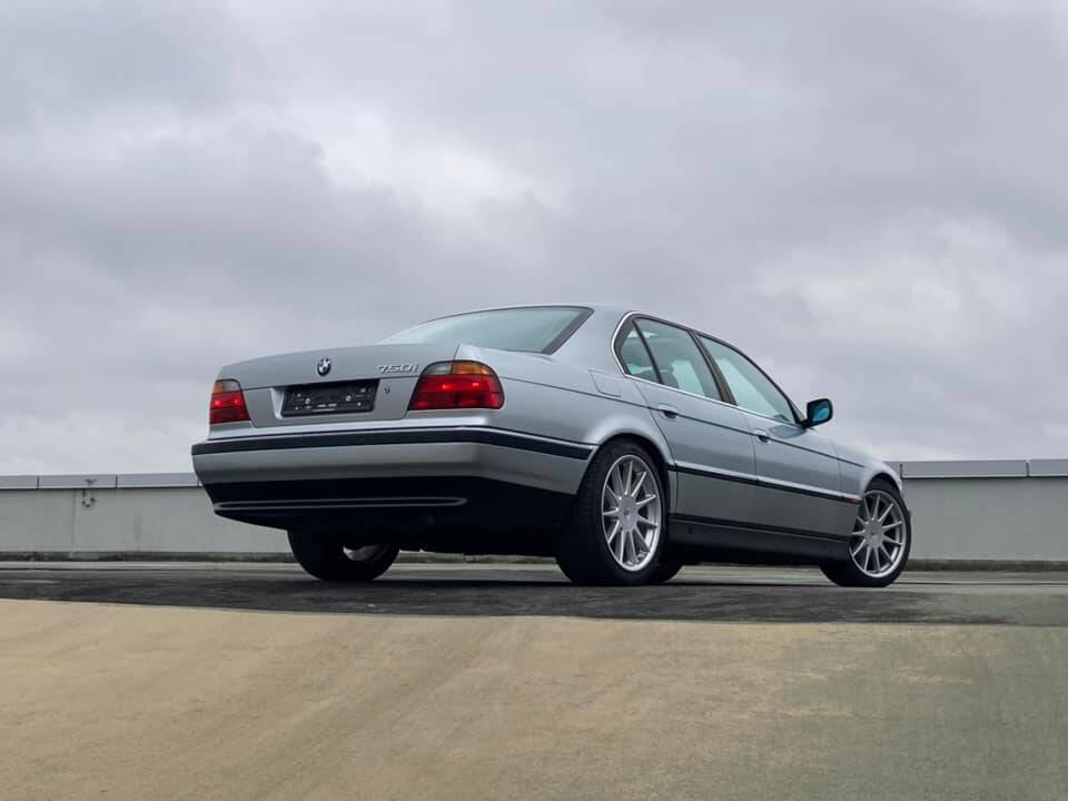 Image 5/11 of BMW 750i (1997)