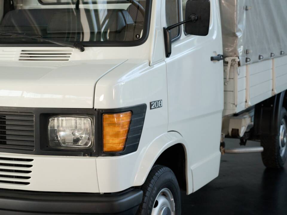 Image 3/43 of Mercedes-Benz T1 208 (1981)