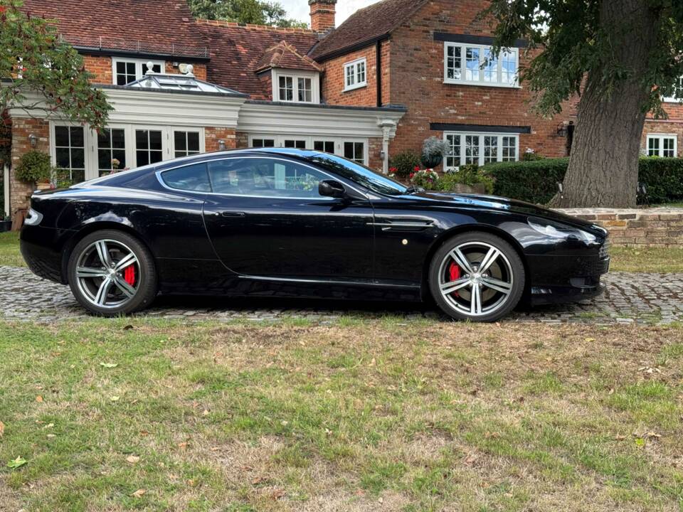 Image 11/30 of Aston Martin DB 9 (2008)
