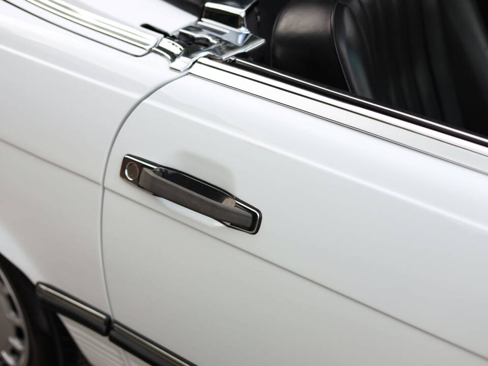 Image 71/85 of Mercedes-Benz 560 SL (1986)