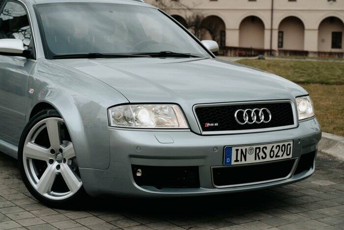 Image 4/5 de Audi RS6 Avant (2002)