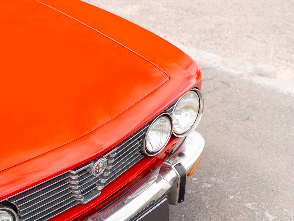 Image 16/53 of Alfa Romeo 2000 GT Veloce (1975)