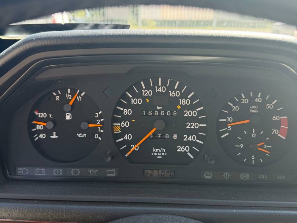 Image 19/23 of Mercedes-Benz 500 E (1992)