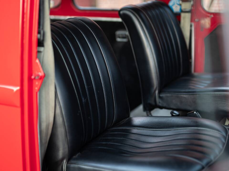 Image 33/52 of Renault Estafette (1977)