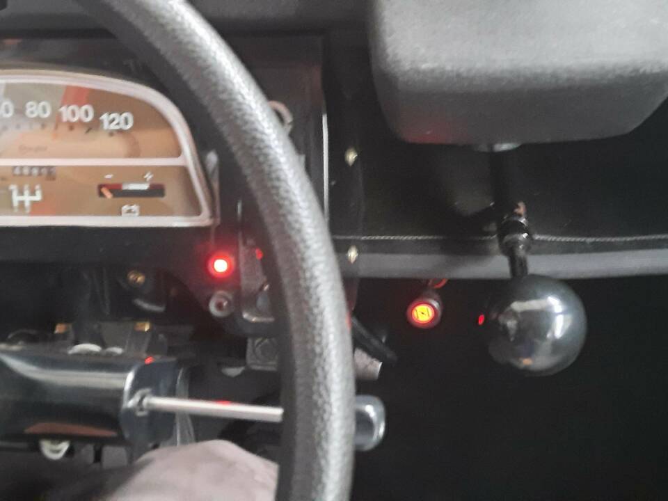 Immagine 29/32 di Citroën 2 CV 6 Club (1988)
