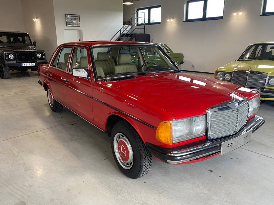 Image 8/100 of Mercedes-Benz 300 D (1983)