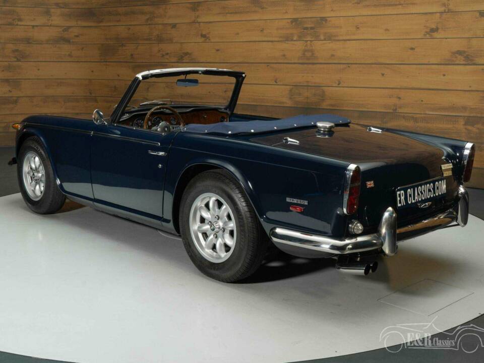 Image 7/19 of Triumph TR 250 (1968)