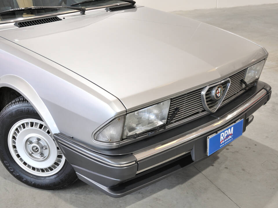 Image 2/40 of Alfa Romeo Alfa 6 - 2.0 (1986)