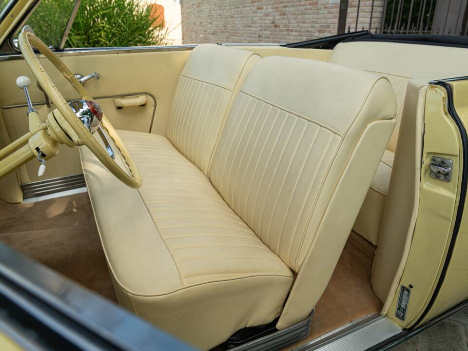 Image 45/50 of Studebaker Champion Regal DeLuxe Convertible (1950)