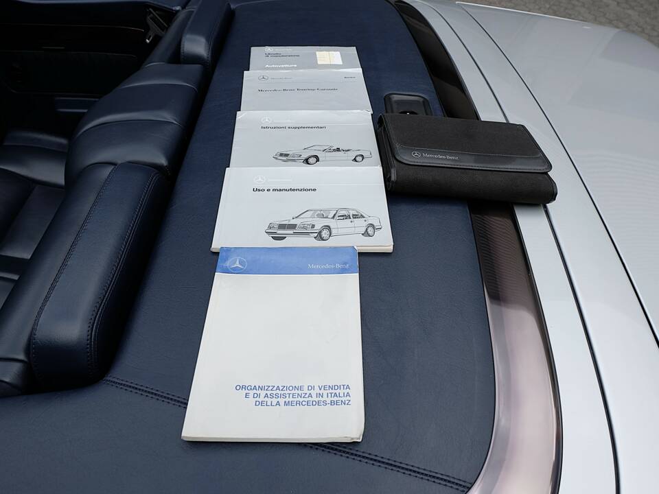 Image 61/69 of Mercedes-Benz E 320 (1994)