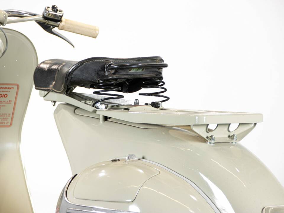 Bild 20/50 von Piaggio Vespa 150 "Struzzo" VL (1955)