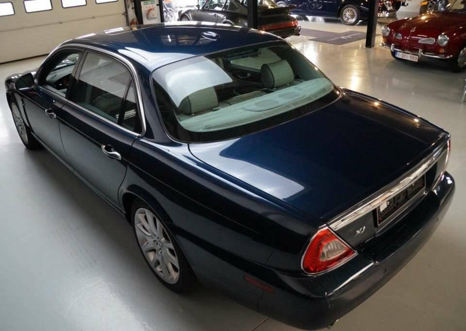 Bild 39/50 von Jaguar XJ 8 4.2 (2008)