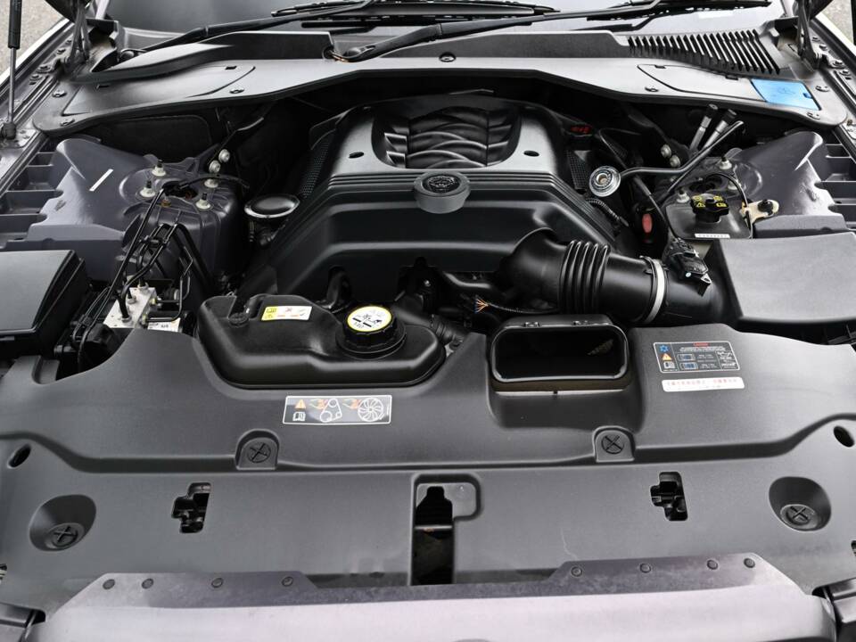 Image 21/50 de Jaguar XJ 8 4.2 (2009)
