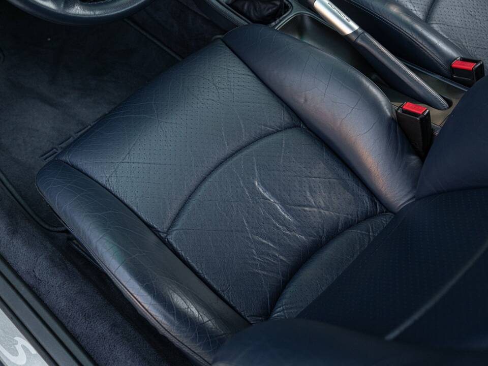 Immagine 29/50 di Porsche 911 Carrera 4S (1996)