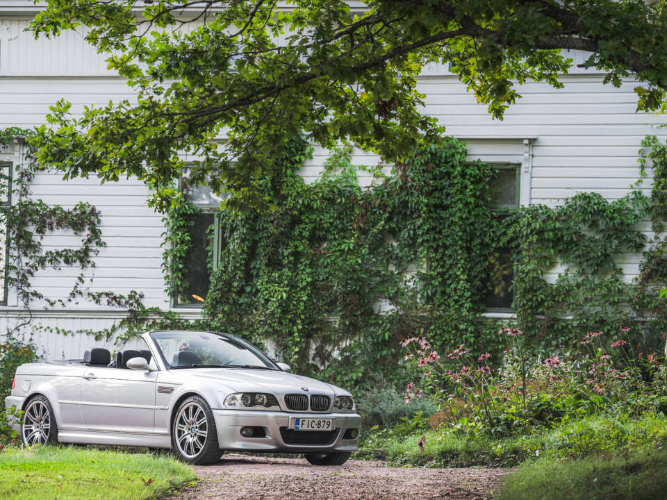 Image 21/52 of BMW M3 (2004)