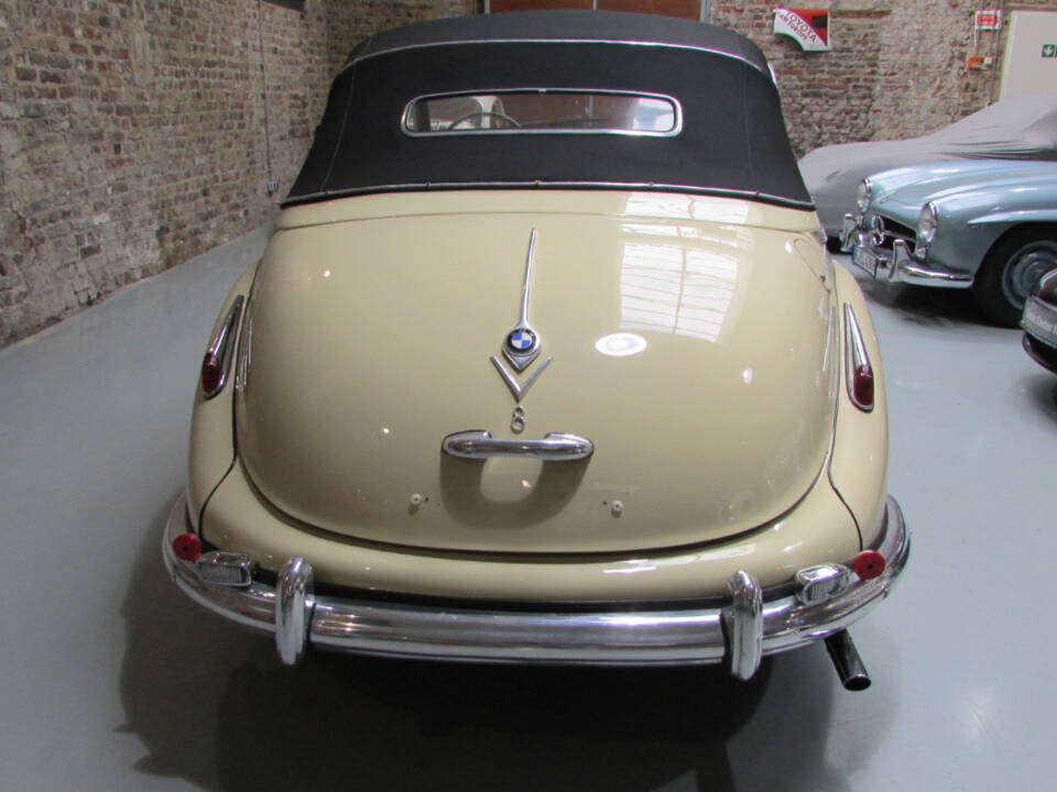 Imagen 5/19 de BMW 502 Baur (1954)