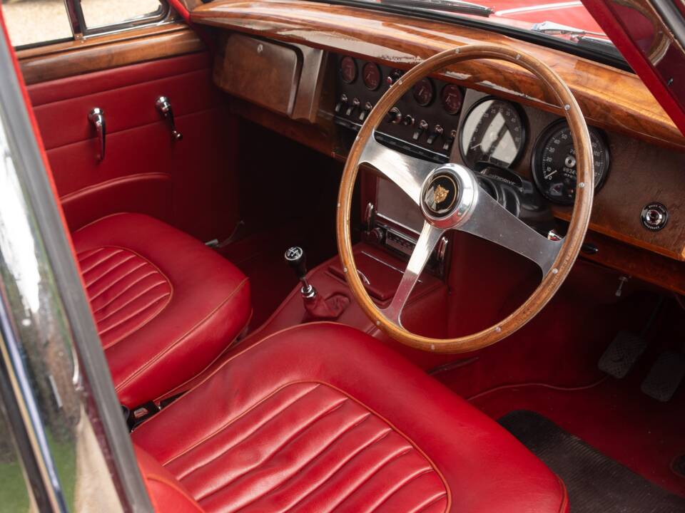 Image 4/50 of Jaguar Mk II 3.8 (1964)