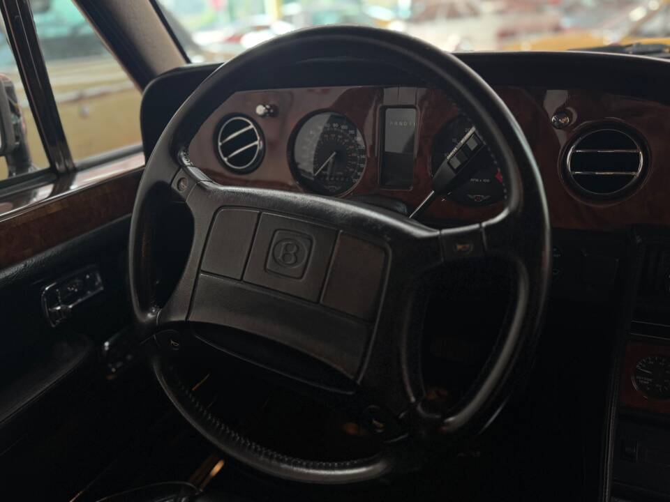 Image 34/37 of Bentley Turbo R (1989)
