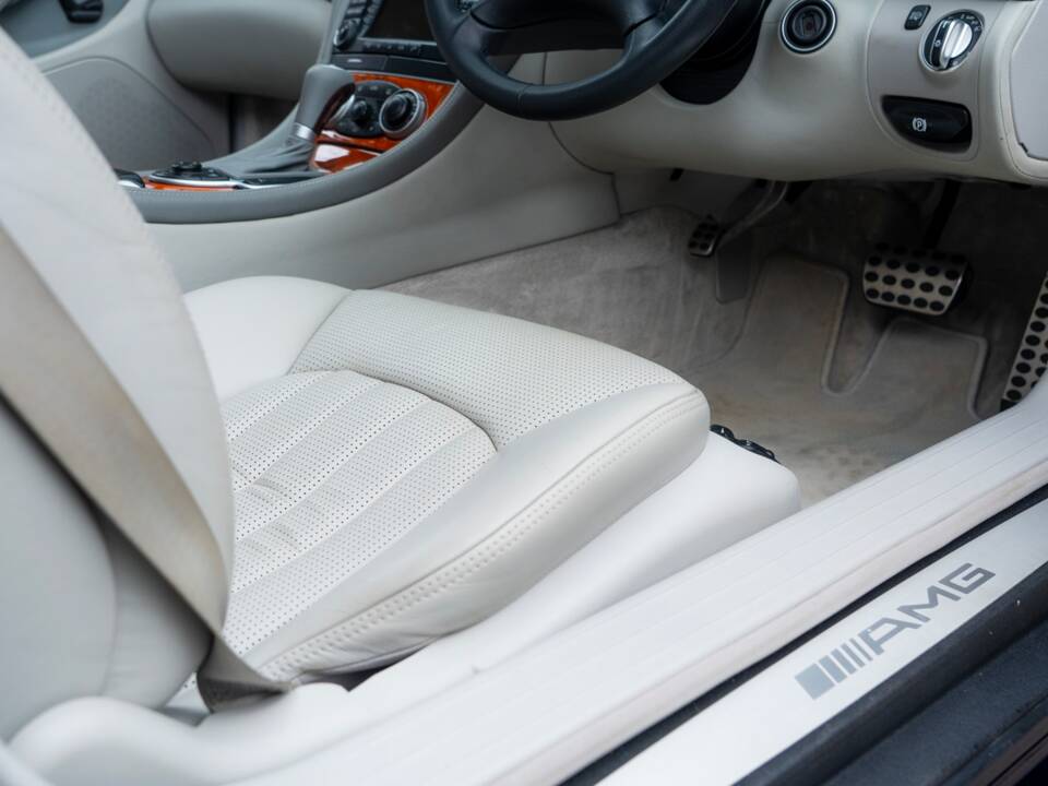Image 47/56 de Mercedes-Benz SL 65 AMG (2004)