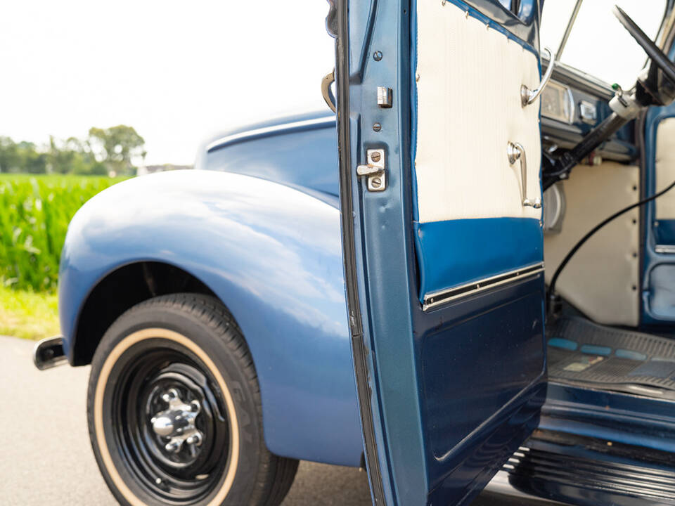 Image 43/83 of Ford V8 Model 46 Pick Up (1940)