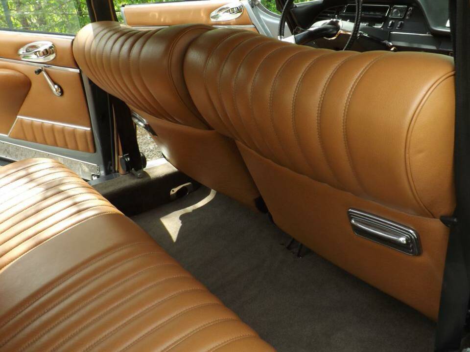 Image 25/35 of Citroën DS 21 Pallas (1969)